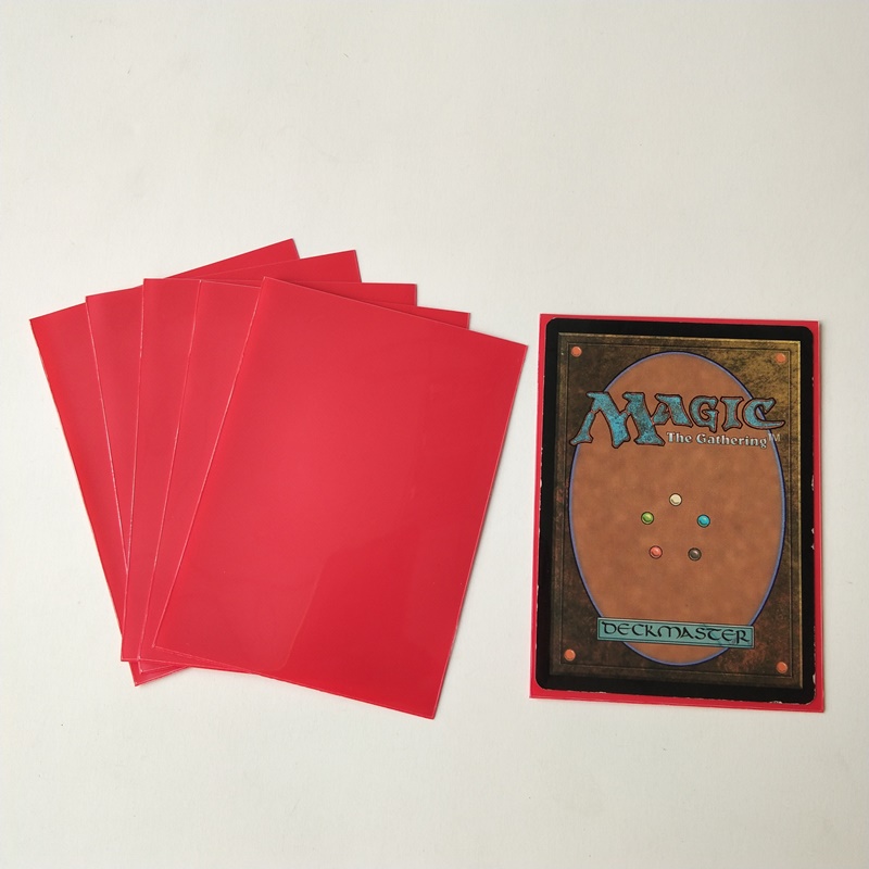 Защитные колоды для игровых карт MTG / Pokemon 66x91 мм сплошного красного цвета